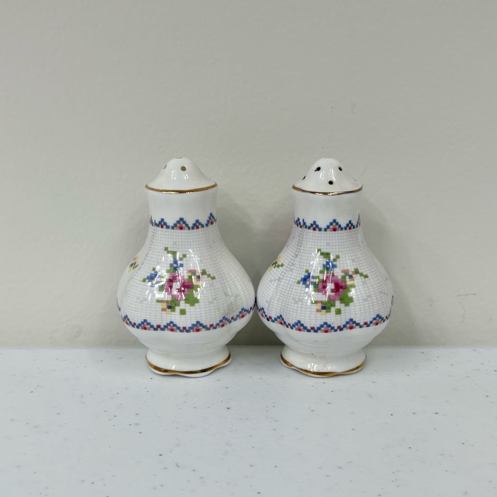 Royal Albert Petite Point Salt & Pepper Shakers Vintage Set Gold Trim 3" in EUC